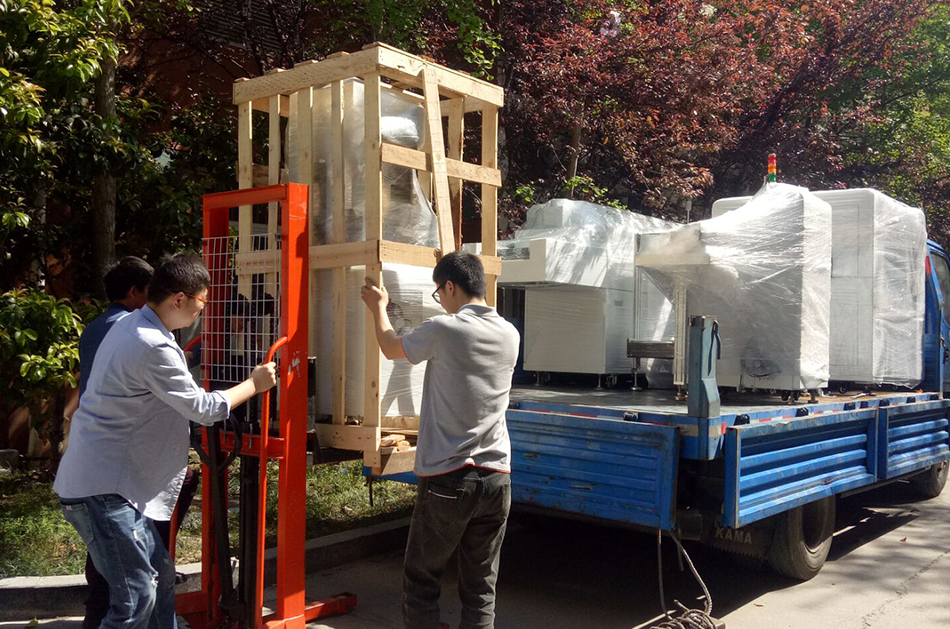 丹陽客戶SMT設(shè)備專車送貨，貨到上門安裝調(diào)試