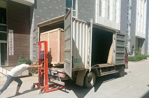 南昌客戶SMT設(shè)備專車送貨，貨到上門安裝調(diào)試