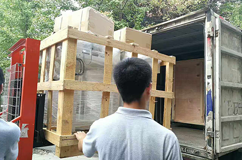 鎮(zhèn)江客戶SMT設(shè)備專車(chē)送貨，貨到上門(mén)安裝調(diào)試