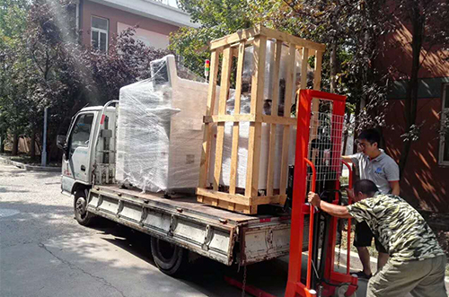 常熟客戶SMT設(shè)備專車送貨，貨到上門安裝調(diào)試