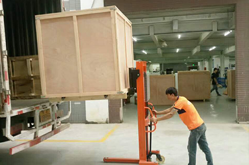 宣城客戶SMT設(shè)備專車送貨，貨到上門安裝調(diào)試