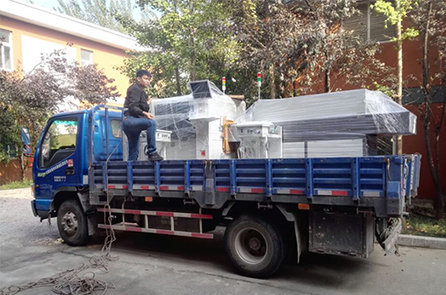 嘉善客戶SMT設(shè)備專車送貨，貨到上門安裝調(diào)試