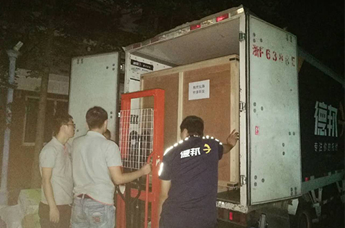 四川客戶SMT設備專車送貨，貨到上門安裝調試