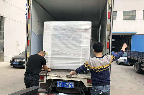 蘇州客戶SMT設(shè)備專車送貨，貨到上門安裝調(diào)試