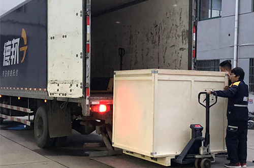 寧德客戶SMT設備專車送貨，貨到上門安裝調試