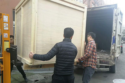 麗水客戶SMT設(shè)備專車送貨，貨到上門安裝調(diào)試