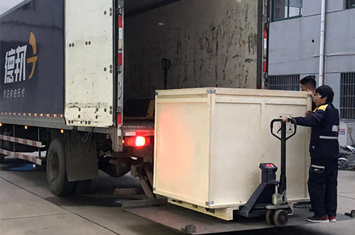 寧德客戶SMT設(shè)備專車送貨，貨到上門安裝調(diào)試