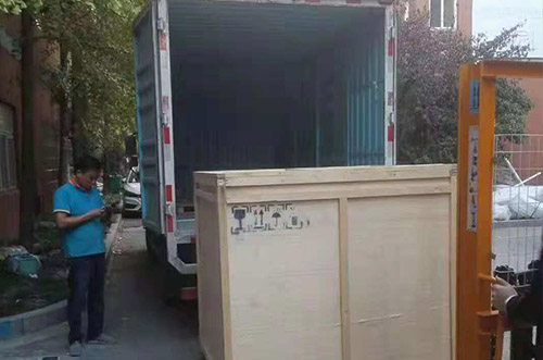 河南周口客戶SMT設(shè)備專車送貨，貨到上門安裝調(diào)