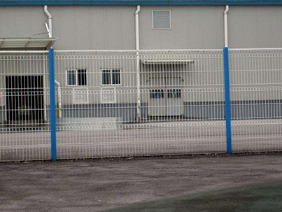 公路護(hù)欄網(wǎng)立柱距離是多少？ 