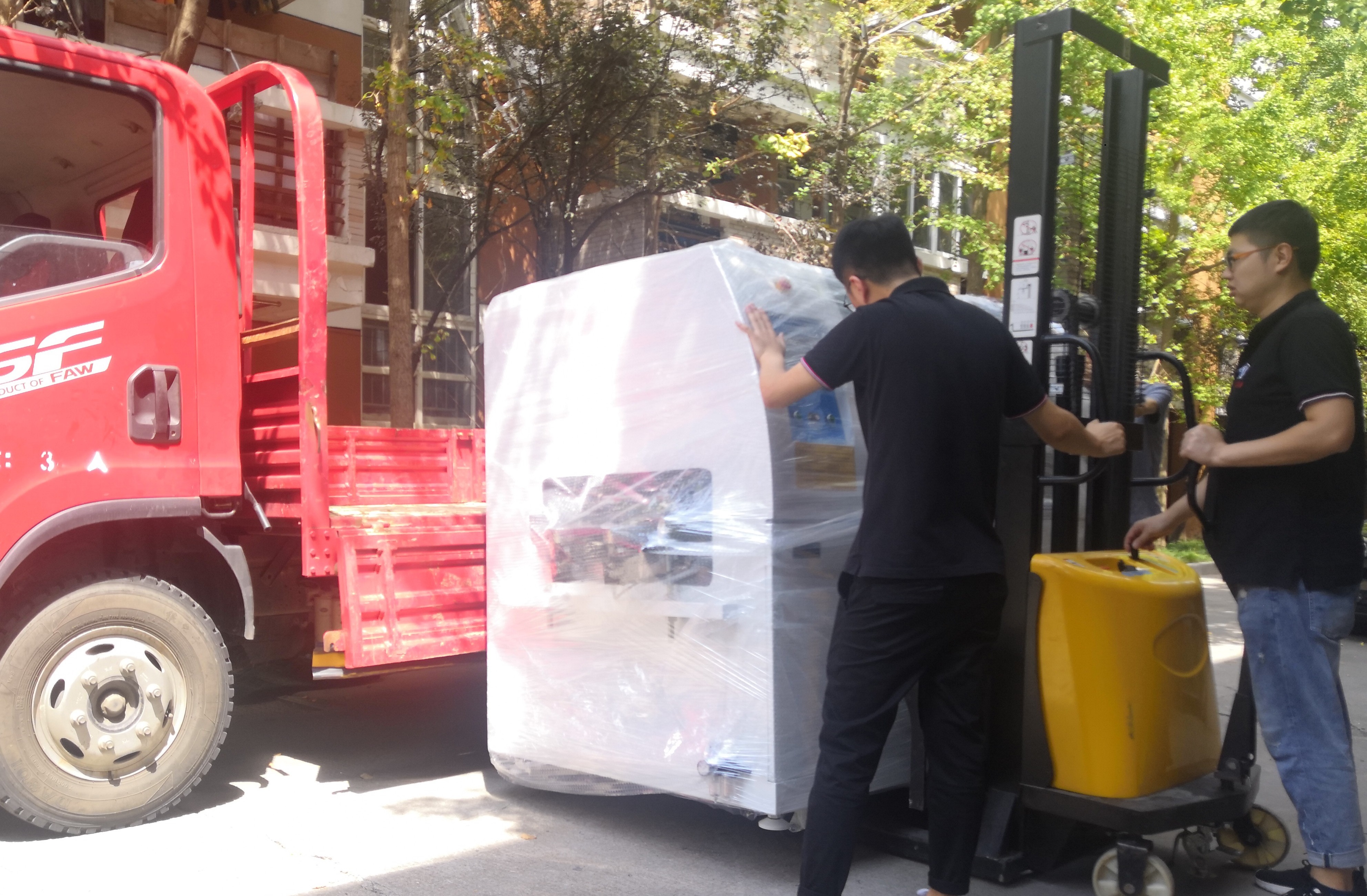 同舟共濟(jì)，一起拼搏加油??！